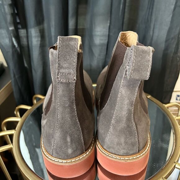 G.H.BASS CHELSEA SUEDE BUCK NEW
